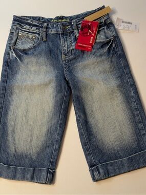 NWT Women's Z Co Distressed Denim Bermuda Shorts Bedazzled Light Blue Size 4